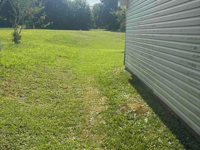 Lawn Care service in Leawood, 64804