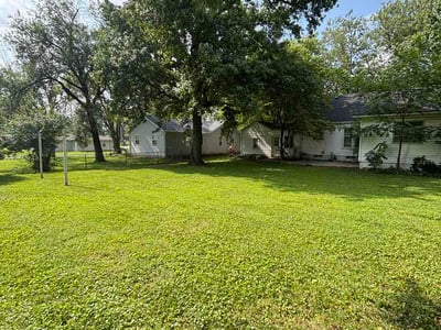 Lawn Care service in Highland, 62249
