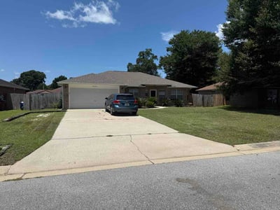 Lawn Care service in Milton, 32570