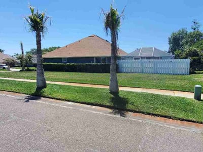 Lawn Care service in Mims, 32754