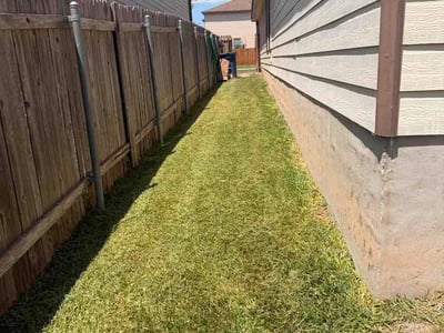 Lawn Care service in Del Valle, 78617