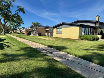 Lawn Care service in Chicago Heights, 60411