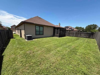 Lawn Care service in Smithville, 78957