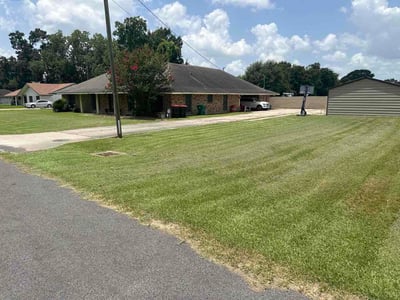 Lawn Care service in Breaux Bridge, 70517