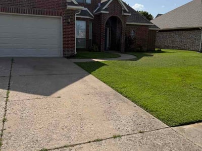 Lawn Care service in Oakhurst, 74107