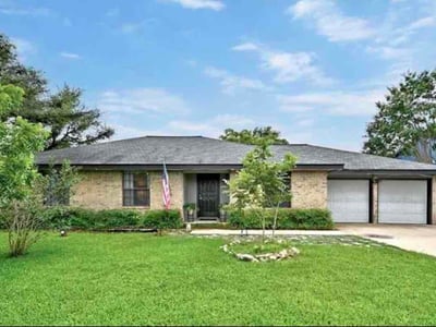 Lawn Care service in Freeport, 11520