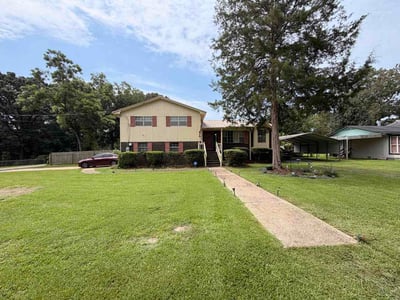 Lawn Care service in Bessemer, 35020