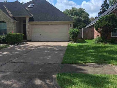 Lawn Care service in Pearland, 77581