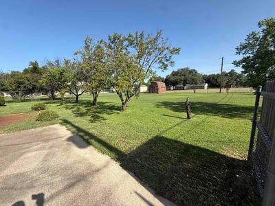 Lawn Care service in Burleson, 76028