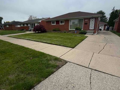 Lawn Care service in Wyandotte, 48192