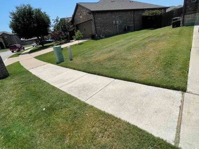 Lawn Care service in River Oaks, 76114