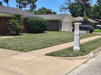 Lawn Care service in River Oaks, 76114