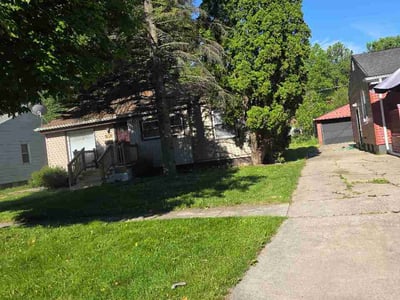 Lawn Care service in Flint, 48502