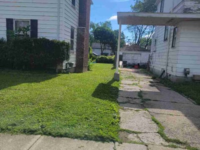 Lawn Care service in Pontiac, 48342