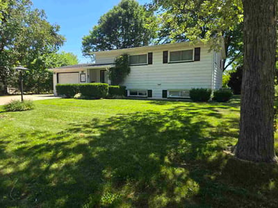 Lawn Care service in Montgomery, 60538