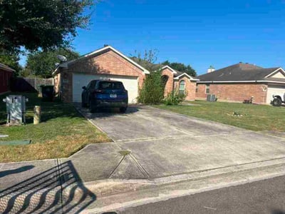 Lawn Care service in Dale, 78616