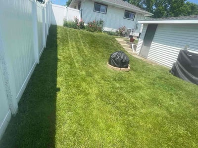 Lawn Care service in Milwaukee, 53202
