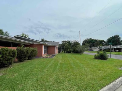 Lawn Care service in Breaux Bridge, 70517