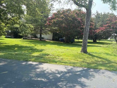 Lawn Care service in Westmoreland, 37186