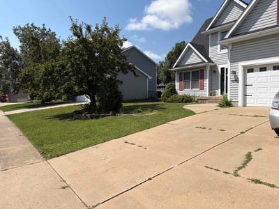 Lawn Care service in Clive, 50325