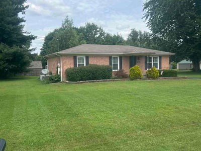 Lawn Care service in Mount Washington, 40047