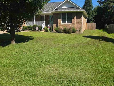Lawn Care service in Hayes, 23072