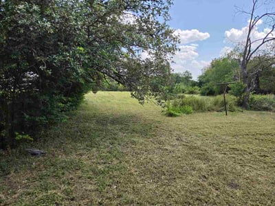 Lawn Care service in Lytle, 78052
