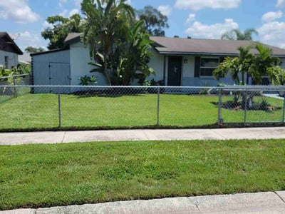 Lawn Care service in Sun City Center, 33573