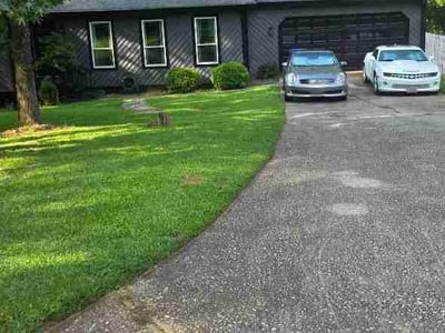 Lawn Care service in Alton, 65606