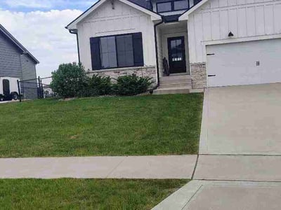 Lawn Care service in Waterloo, 50701