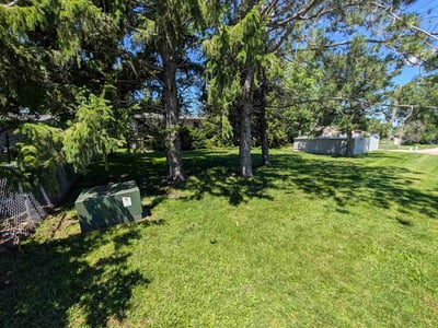 Lawn Care service in Marion, 52302