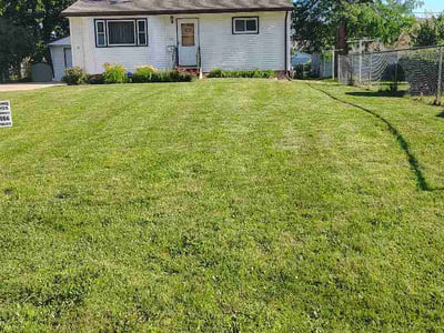 Lawn Care service in Cedar Falls, 50613