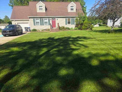Lawn Care service in Cherry Hill, 16401