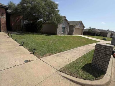Lawn Care service in River Oaks, 76114
