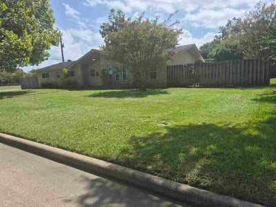 Lawn Care service in Benbrook, 76126