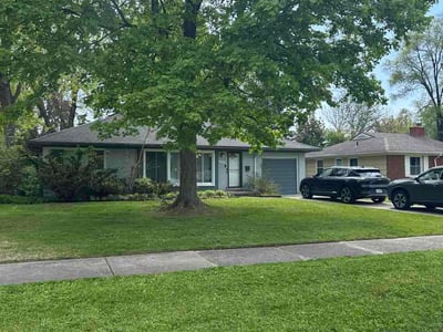 Lawn Care service in Oak Park, 48237