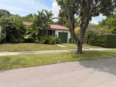 Lawn Care service in North Miami Beach, 33162