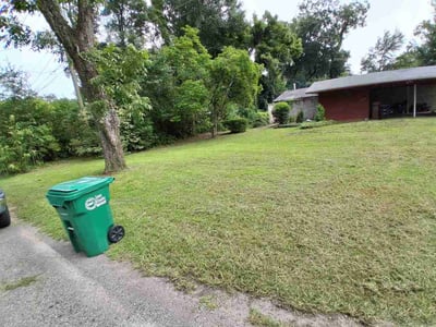 Lawn Care service in Crawfordville, 32327