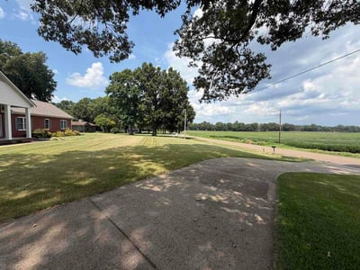 Lawn Care service in Johnson City, 37604