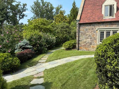 Lawn Care service in Fresh Meadows, 11366