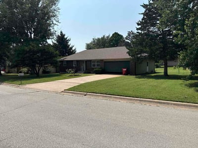 Lawn Care service in Marshfield, 65706