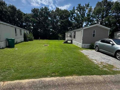 Lawn Care service in Auburn, 36830