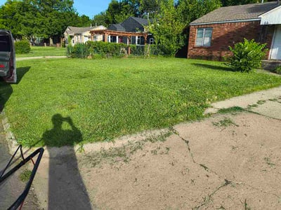 Lawn Care service in Warr Acres, 73179