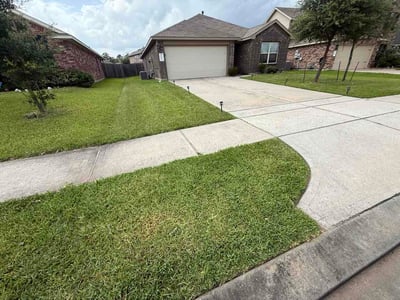 Lawn Care service in Edinburg, 78539