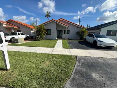 Lawn Care service in North Miami Beach, 33162