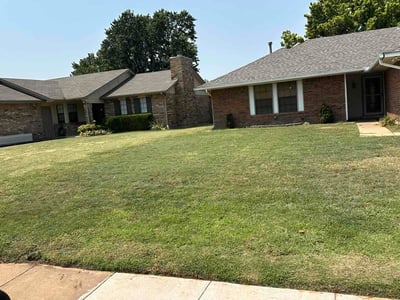 Lawn Care service in Edmond, 73034