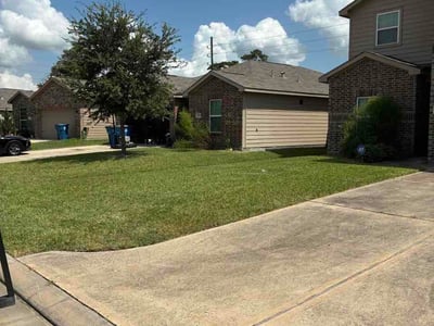Lawn Care service in Freeport, 77541