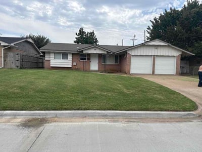 Lawn Care service in Moore, 73160