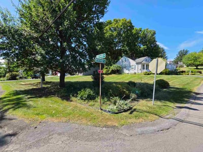 Lawn Care service in Syracuse, 13202