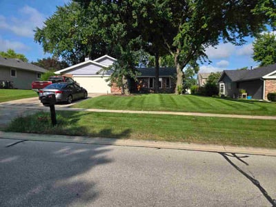 Lawn Care service in Batavia, 60510
